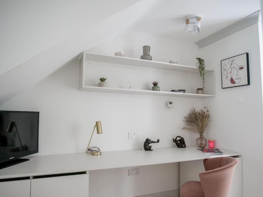 Super Spacious 3 Bedroom And 3 Bathroom *