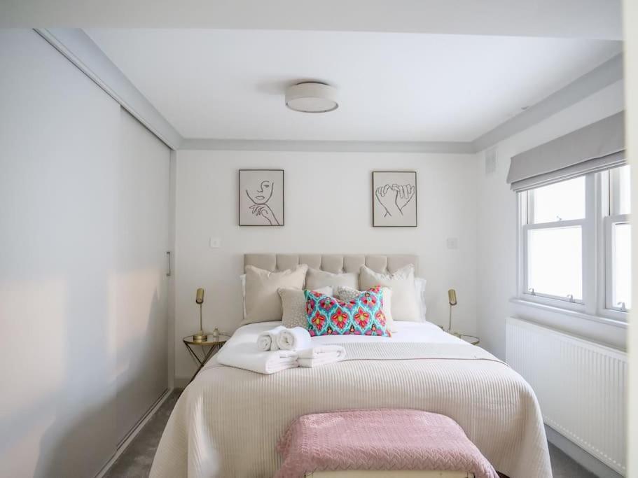 Super Spacious 3 Bedroom And 3 Bathroom London