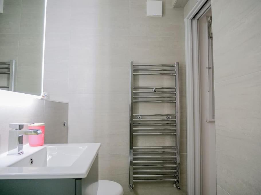 Apartment Super Spacious 3 Bedroom And 3 Bathroom