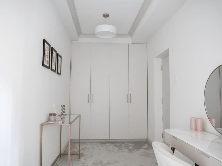 Super Spacious 3 Bedroom And 3 Bathroom London