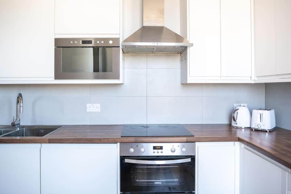 Stunning Views Modern Decor Flat In Kensington Apartment *