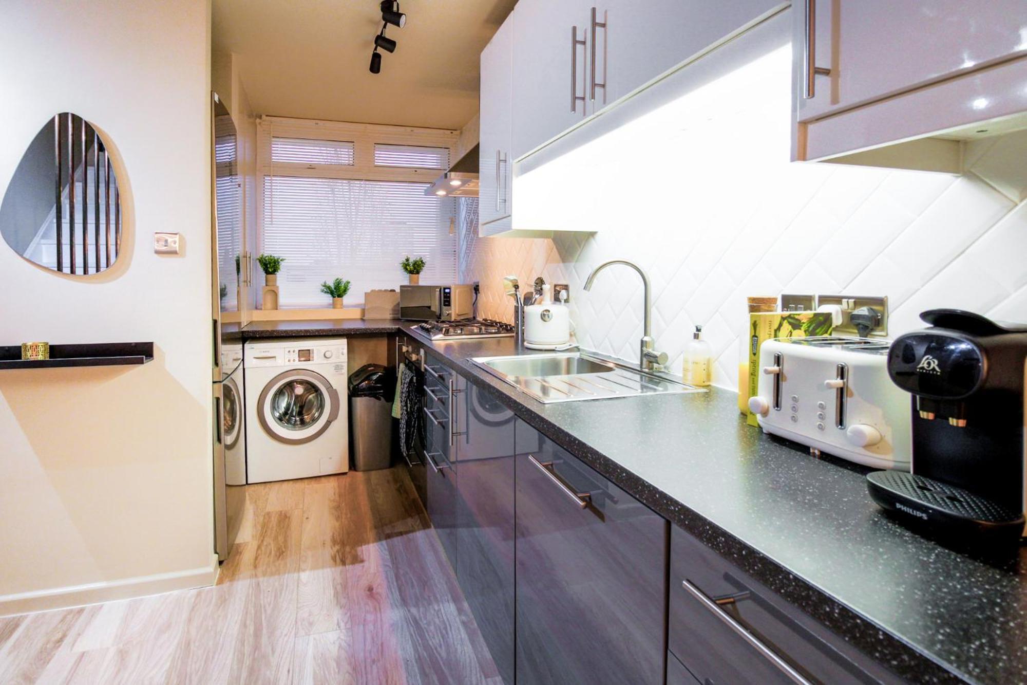 2br 2ba Sleeps 6 King Beds Views E1 Apartment