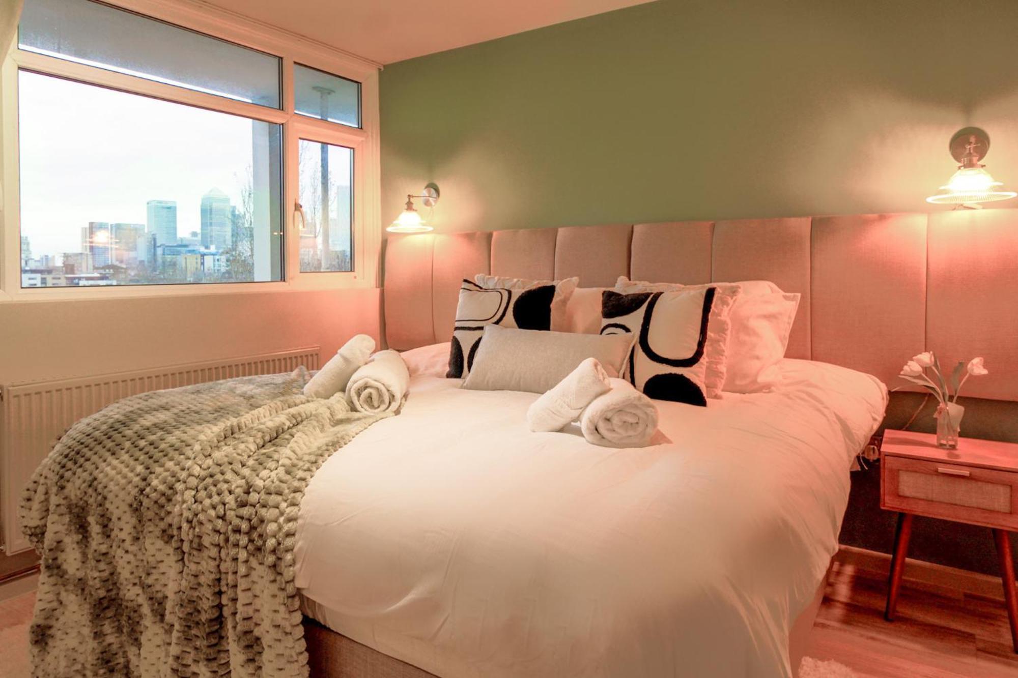 2br 2ba Sleeps 6 King Beds Views E1 Apartment London