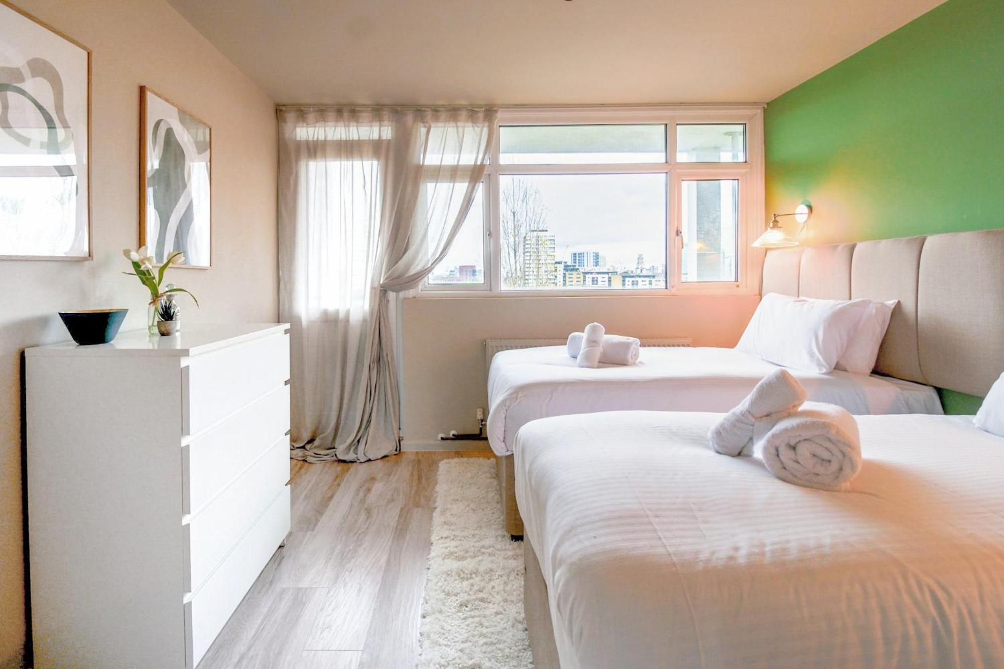 2br 2ba Sleeps 6 King Beds Views E1 *