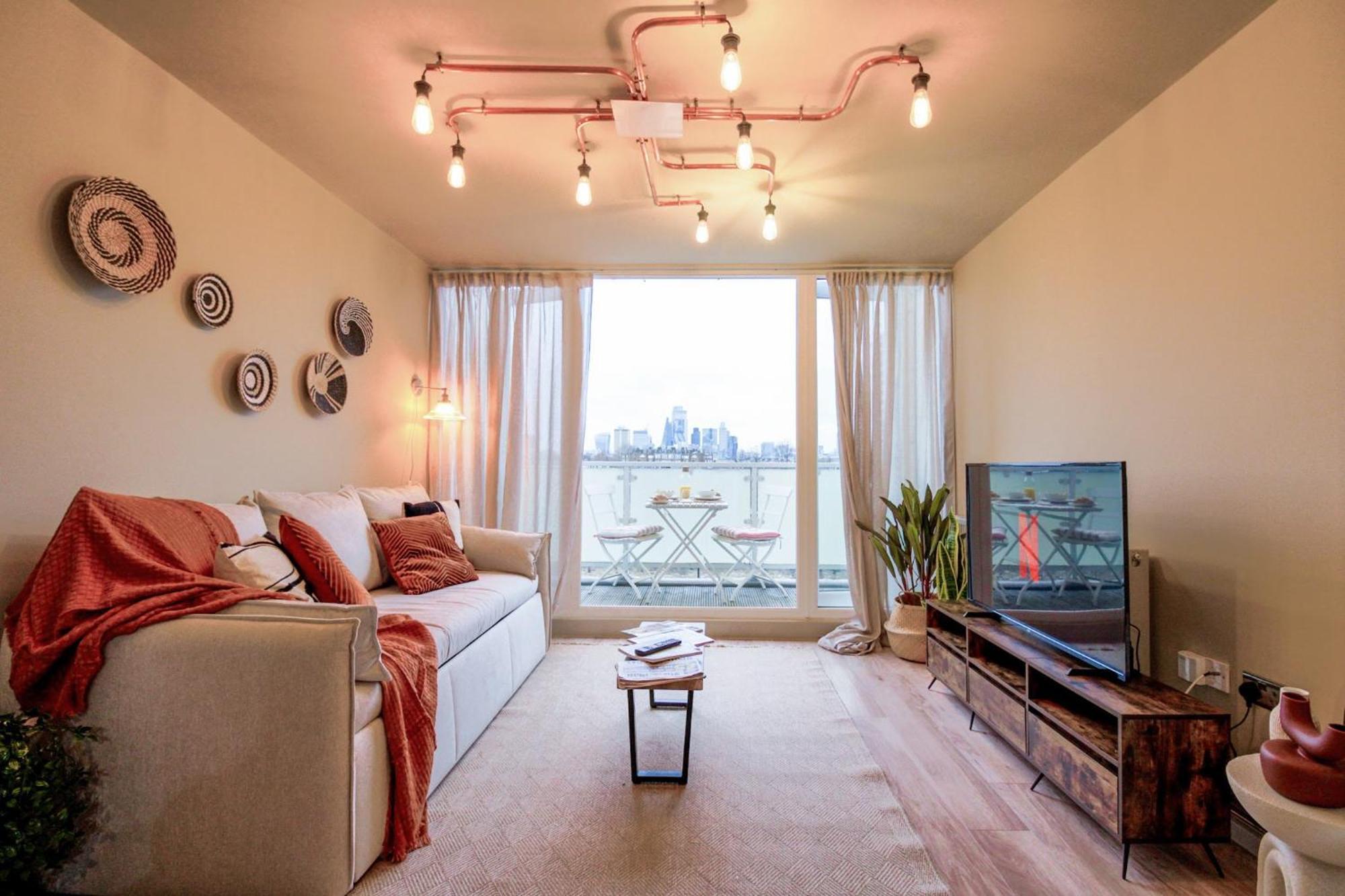 2br 2ba Sleeps 6 King Beds Views E1 Apartment London