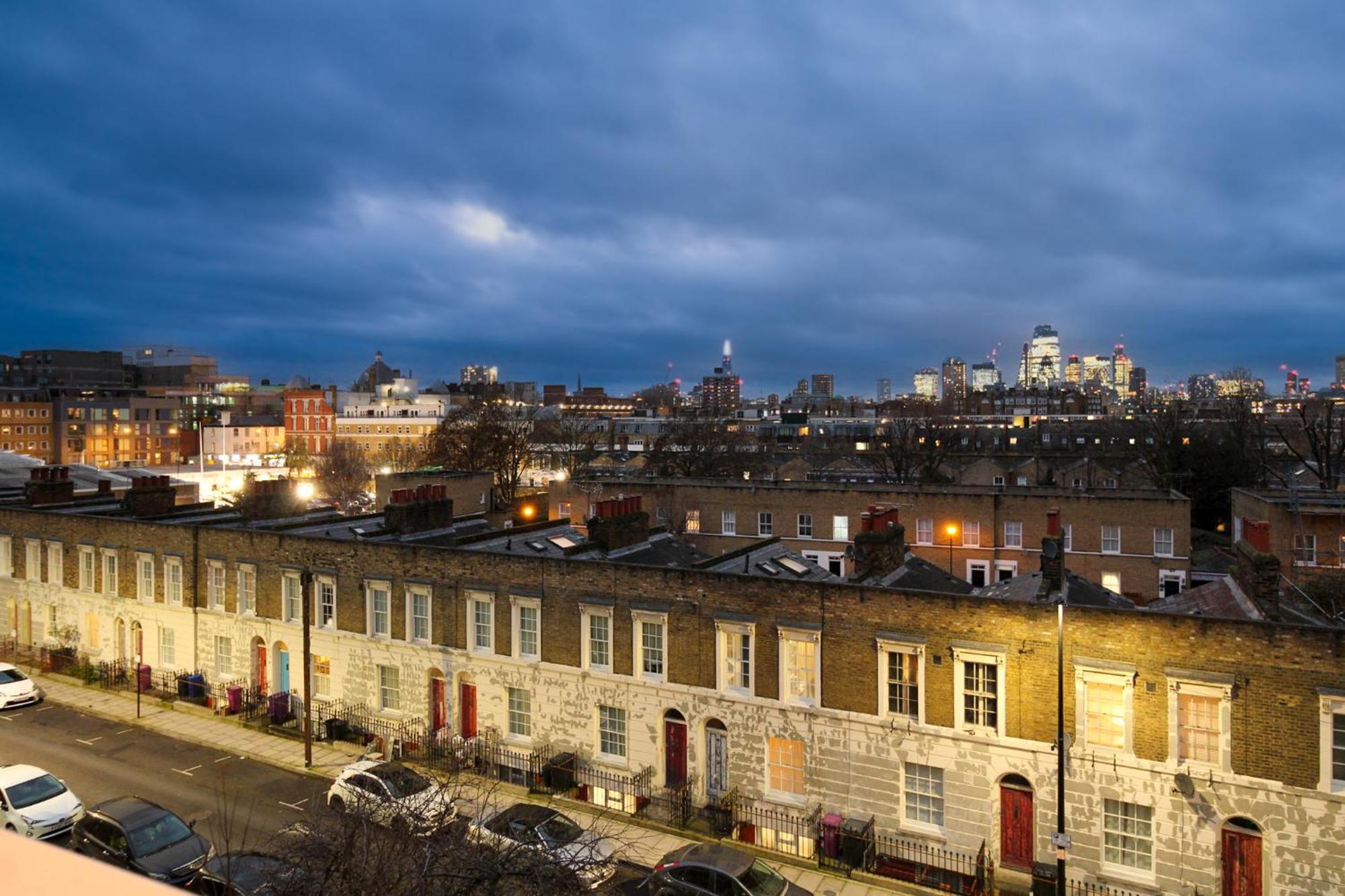 2br 2ba Sleeps 6 King Beds Views E1 Apartment London