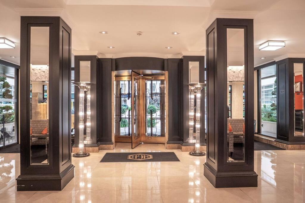 Art-deco In Very Popular Chelsea Area Londen