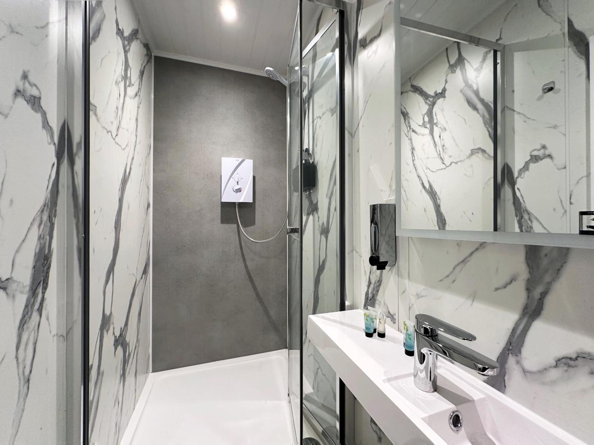 Kensington Hosted By Airoperate Near Notting Hill - 1 Double Bed , 1 Sofa Bed, Ground Floor Via Private Entrance Apartment