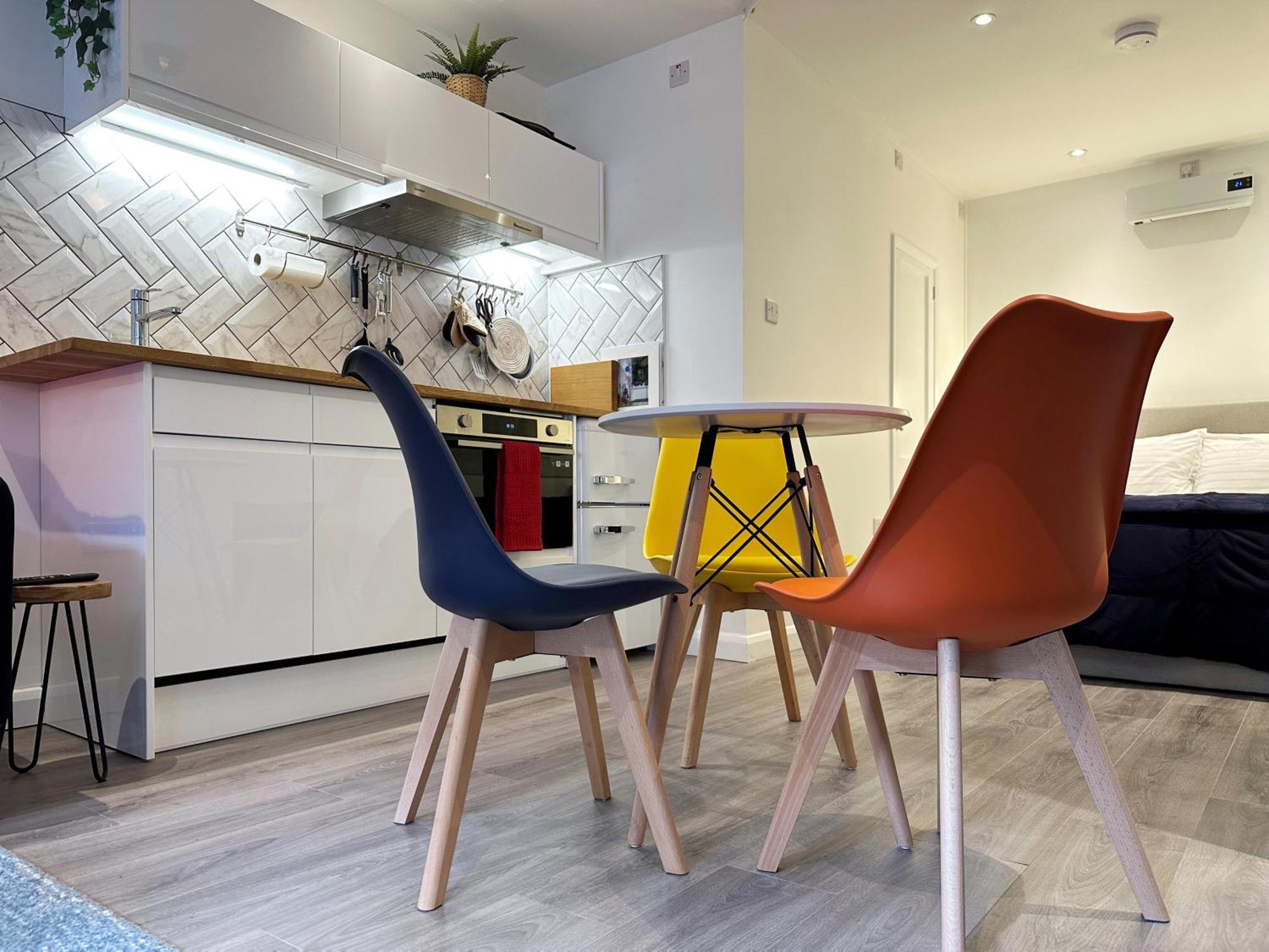 Kensington Hosted By Airoperate Near Notting Hill - 1 Double Bed , 1 Sofa Bed, Ground Floor Via Private Entrance Apartment London