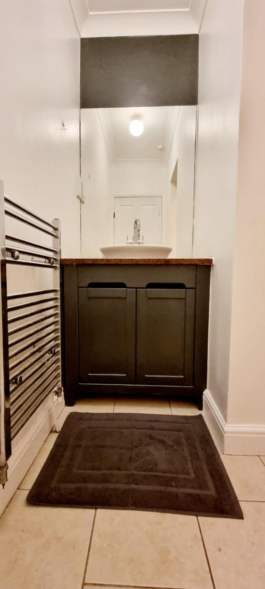 Charming Victorian With Aircon In Apartment London