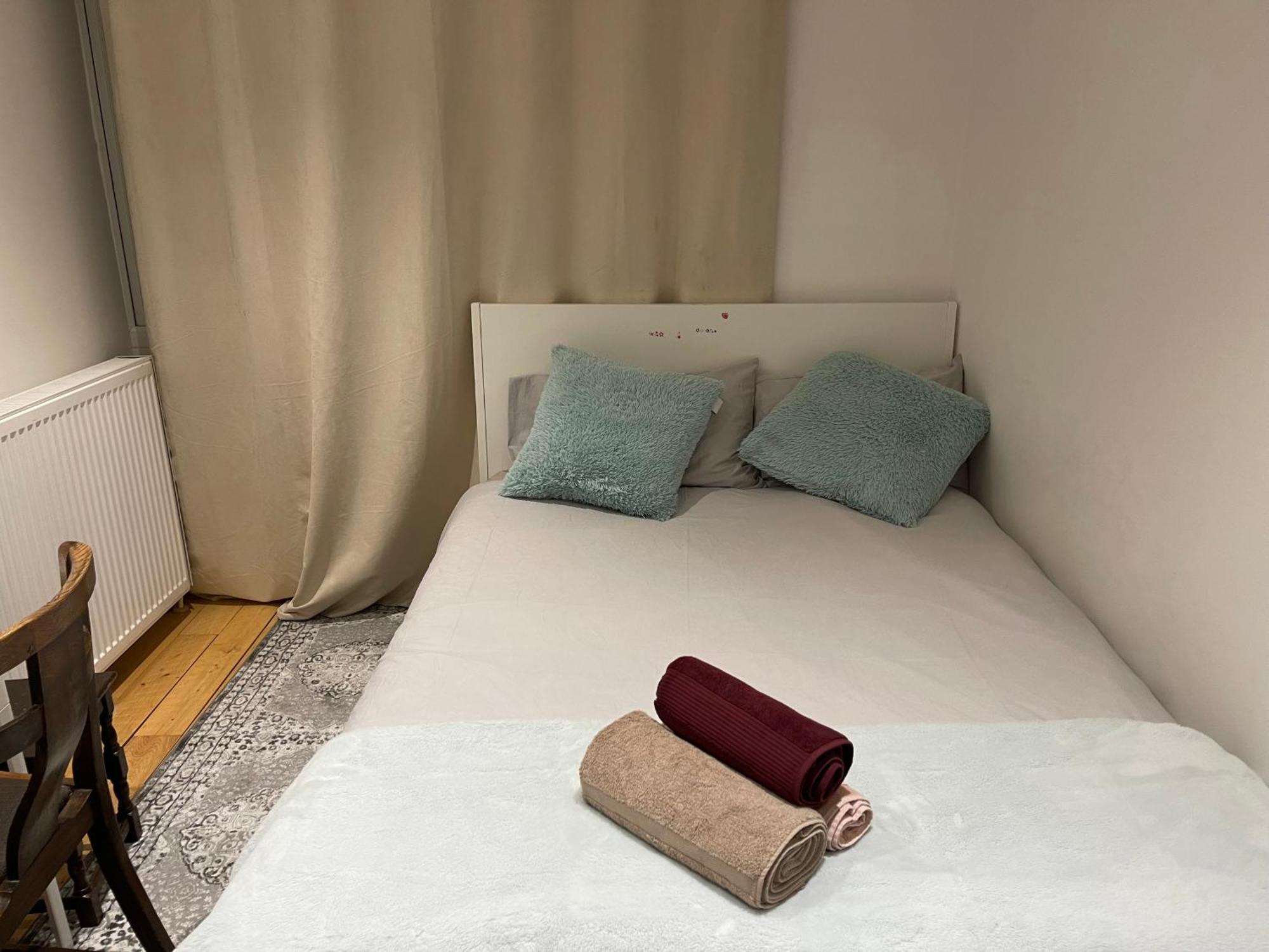 Luxury 4 Bedroom House With 4 Bathrooms - Elizabeth Line & Acton Stations At Walking Distance