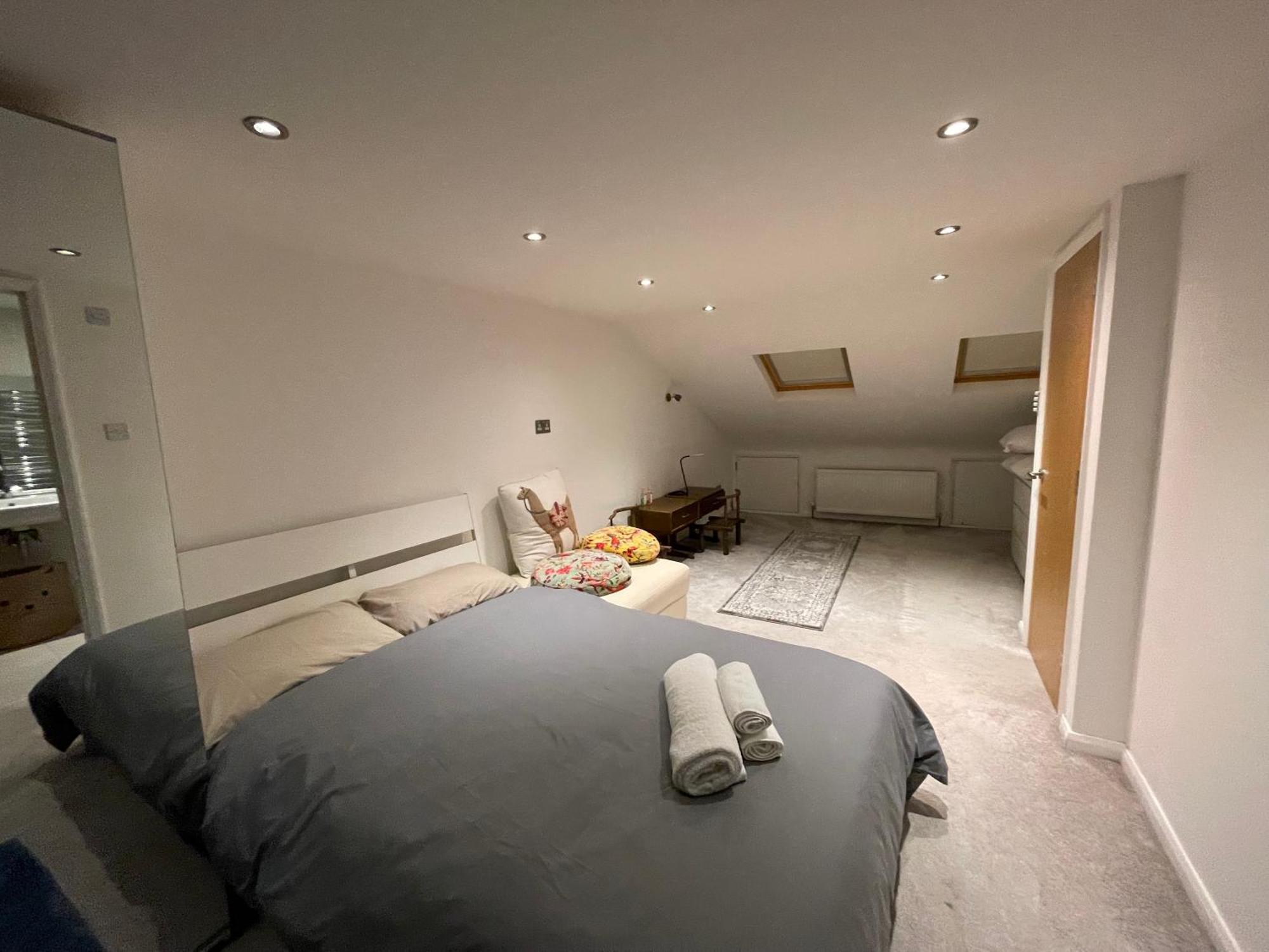 Villa Luxury 4 Bedroom House With 4 Bathrooms - Elizabeth Line & Acton Stations At Walking Distance London