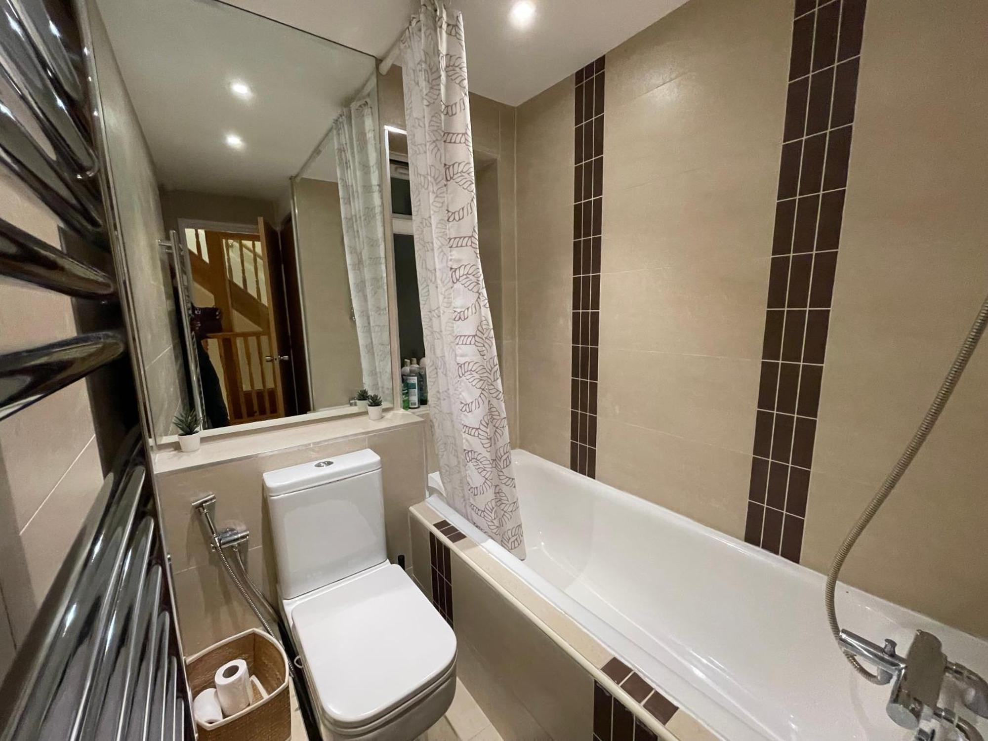 Villa Luxury 4 Bedroom House With 4 Bathrooms - Elizabeth Line & Acton Stations At Walking Distance