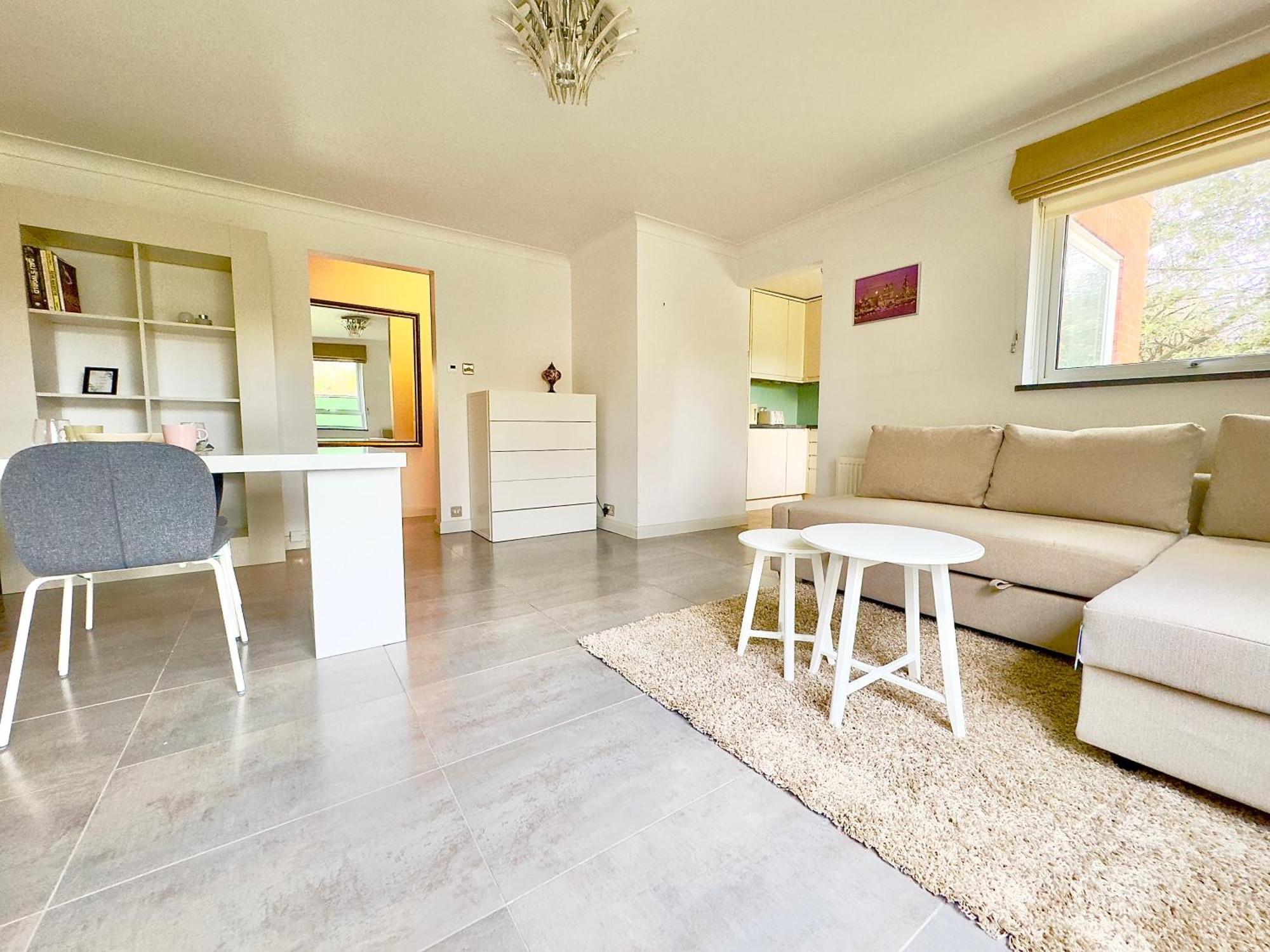 Apartment Centre Court *