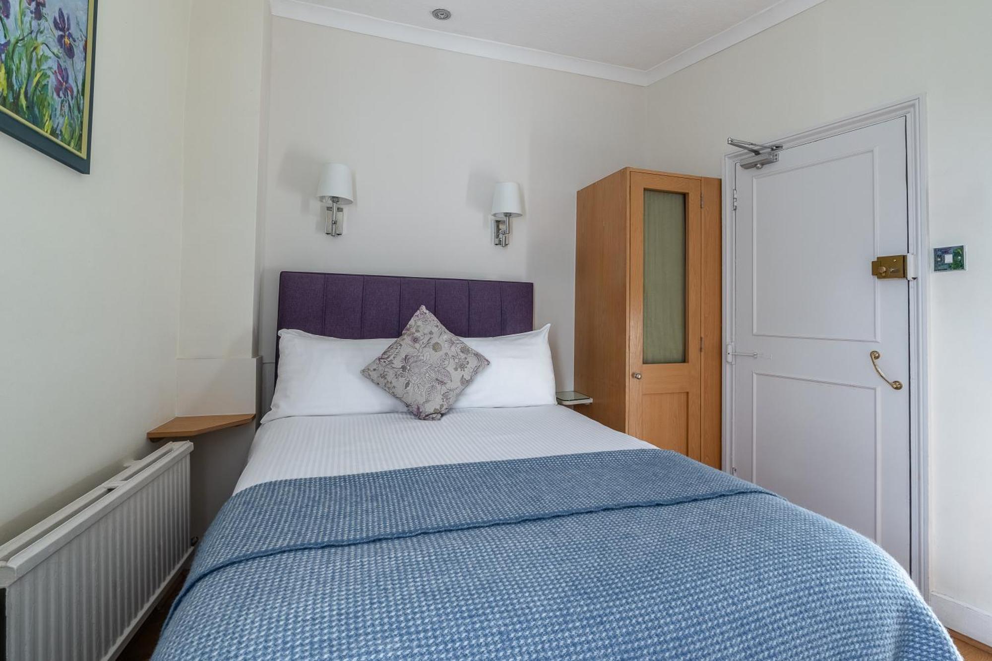 Harlingford Hotel London