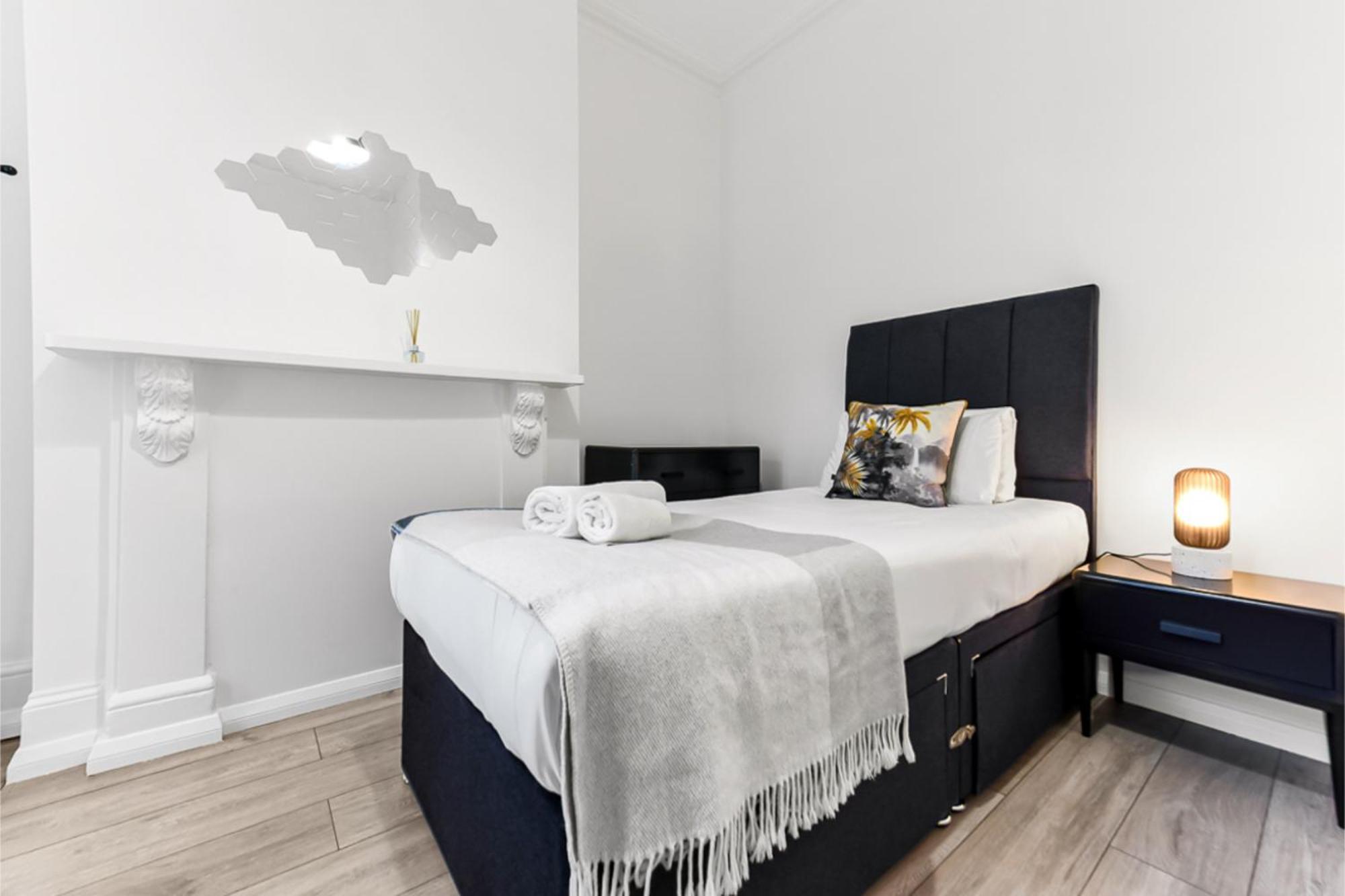 Stylish And Convenient 2bd Flat W/ Outdoor Space Apartment *