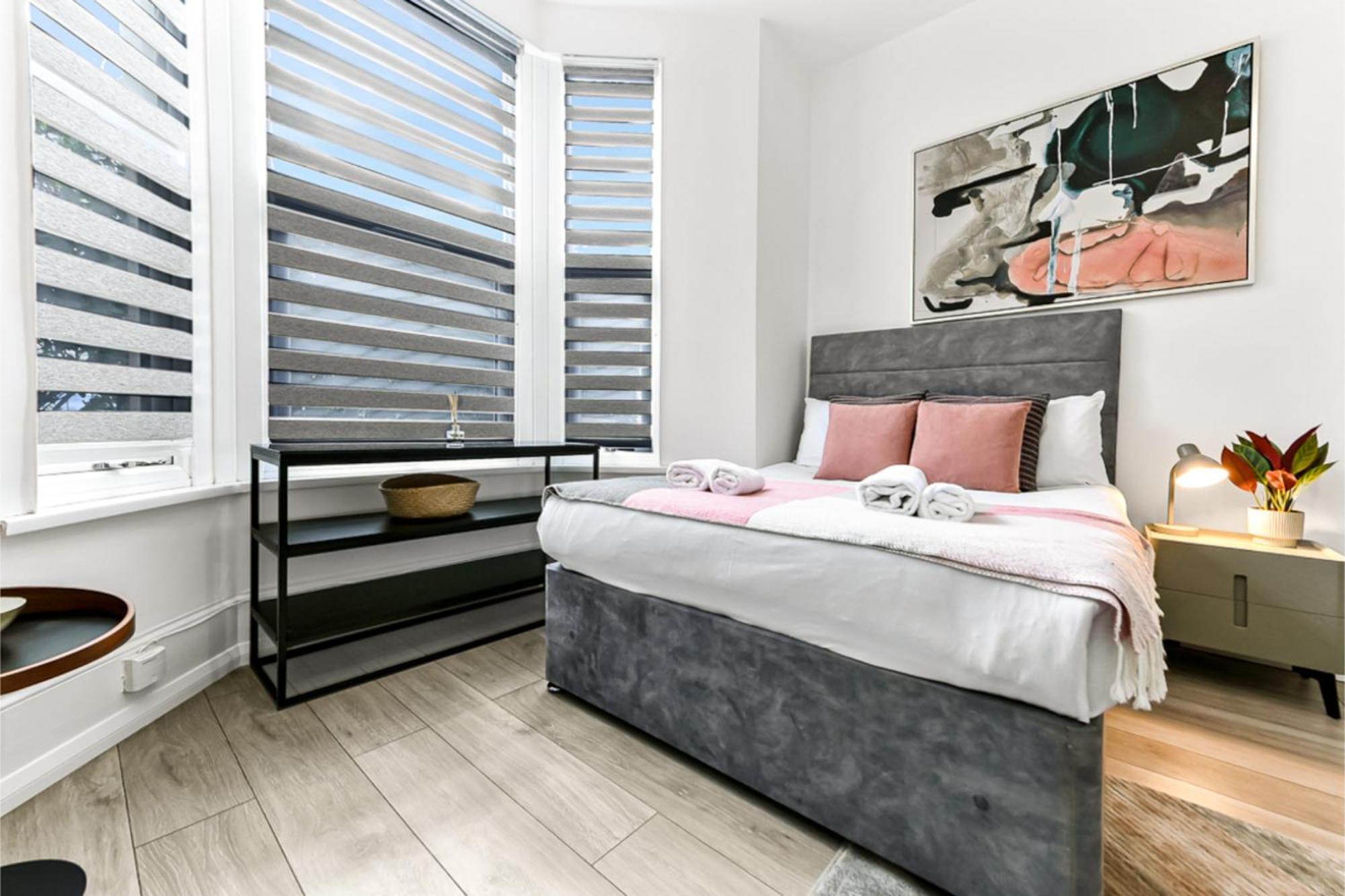 Apartment Stylish And Convenient 2bd Flat W/ Outdoor Space