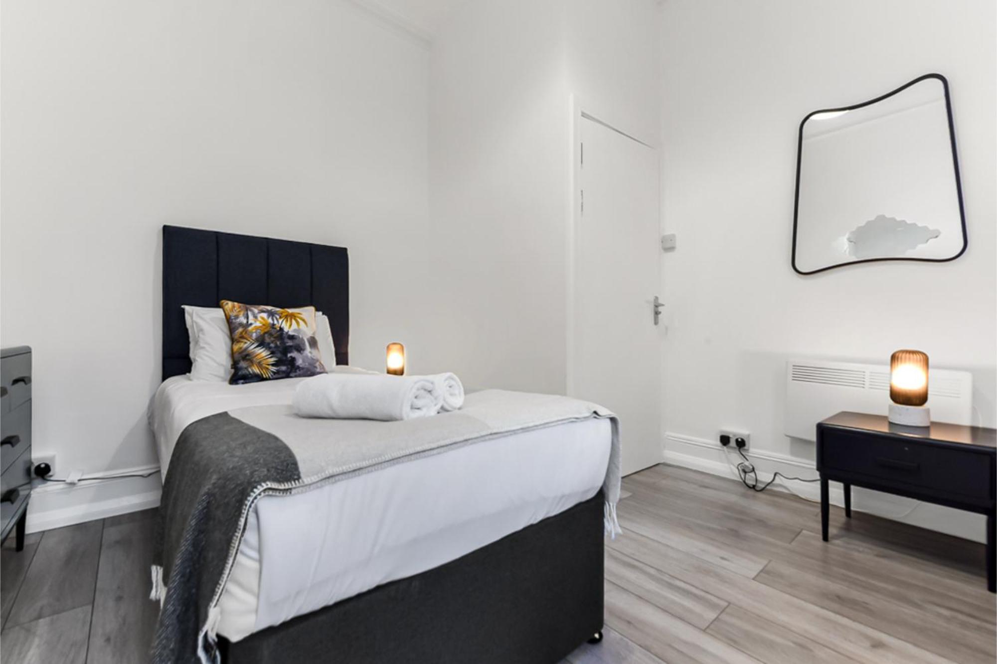 Apartment Stylish And Convenient 2bd Flat W/ Outdoor Space London