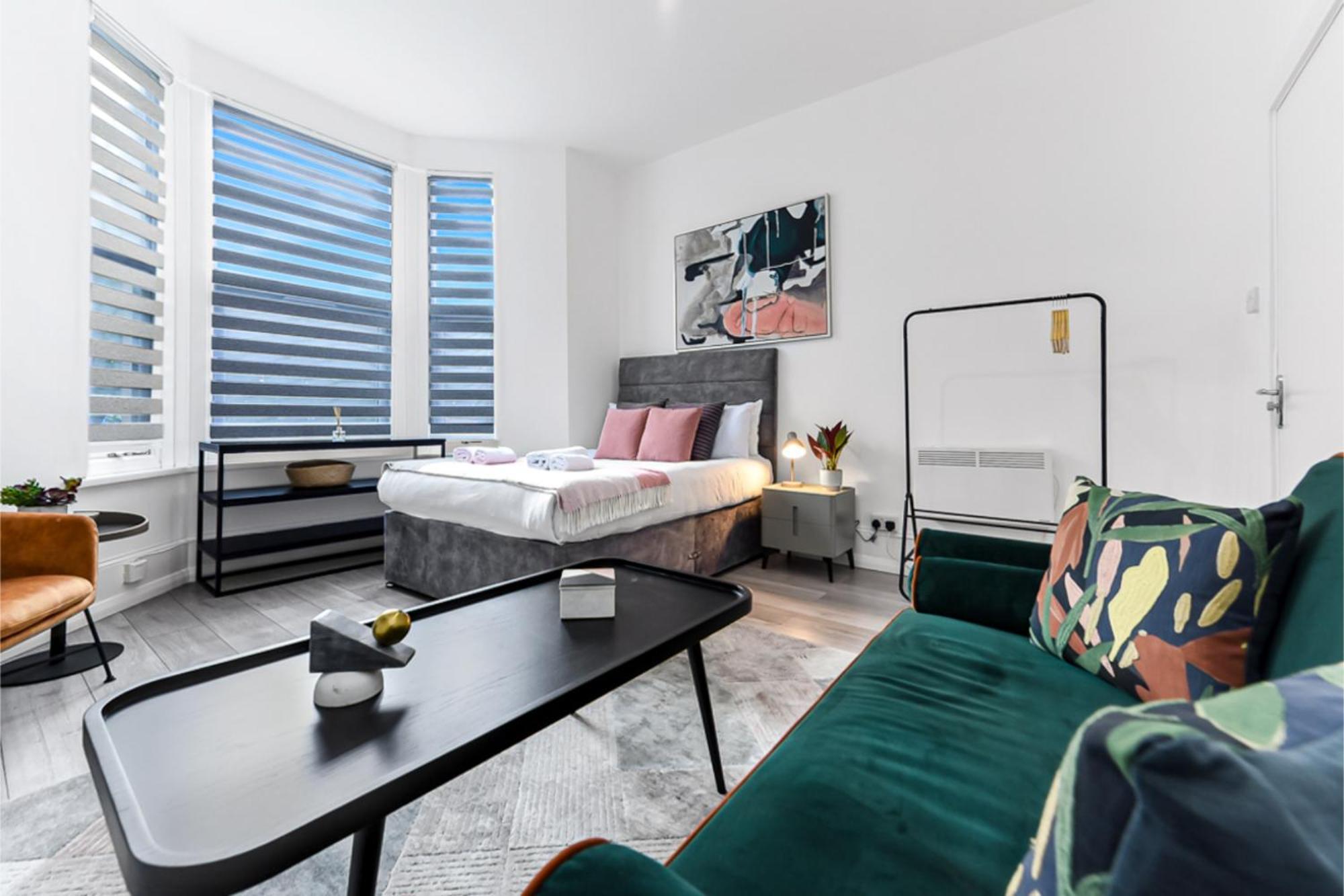 Apartment Stylish And Convenient 2bd Flat W/ Outdoor Space London