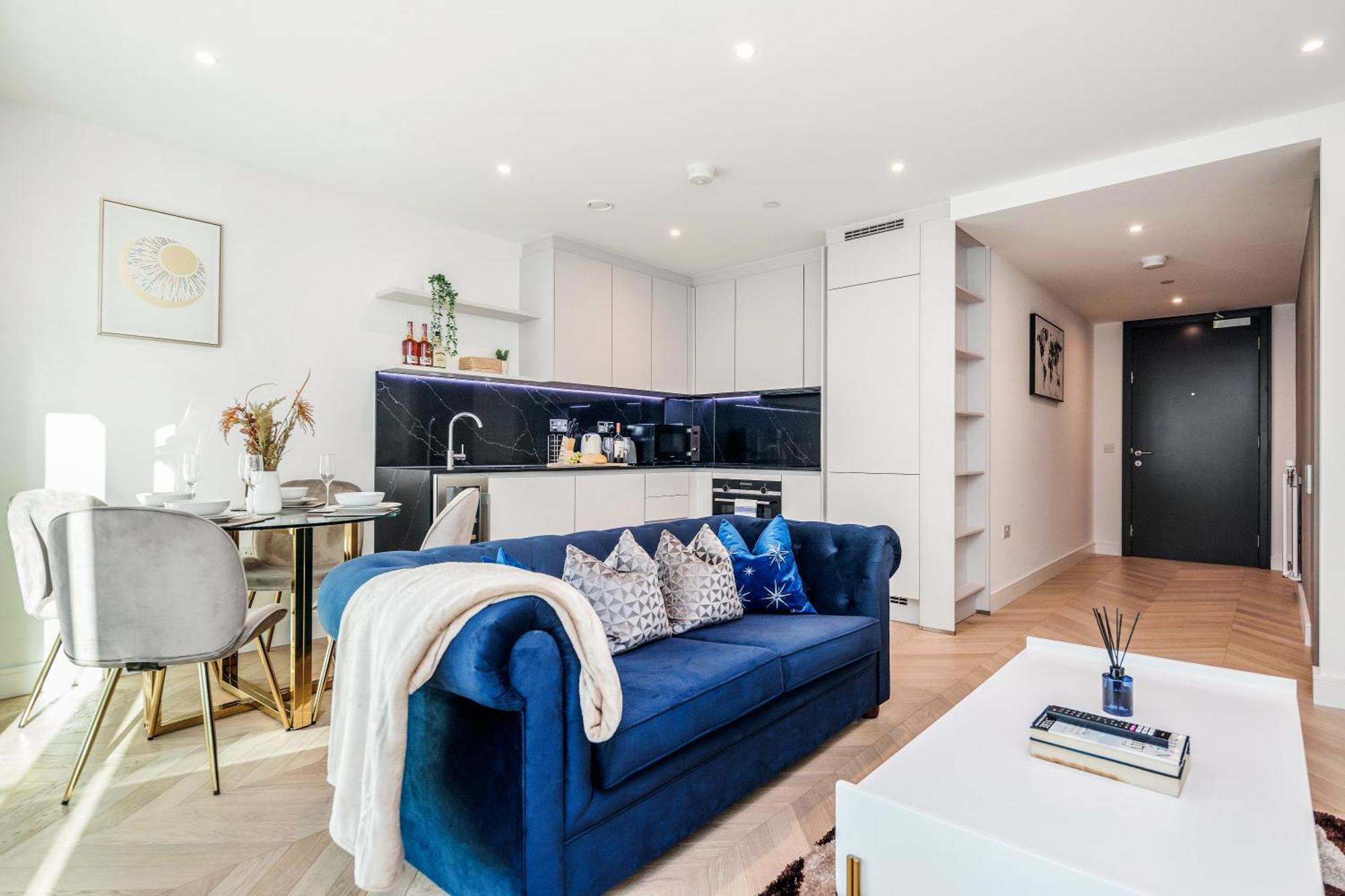 New Riverside Sleeps 5 Easy To Tour Londen