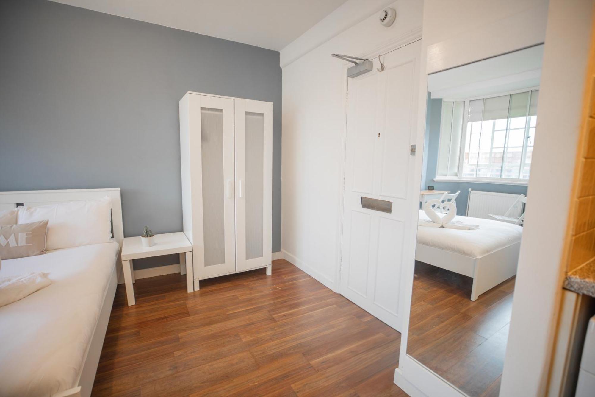 Apartment At Chelsea Cloisters