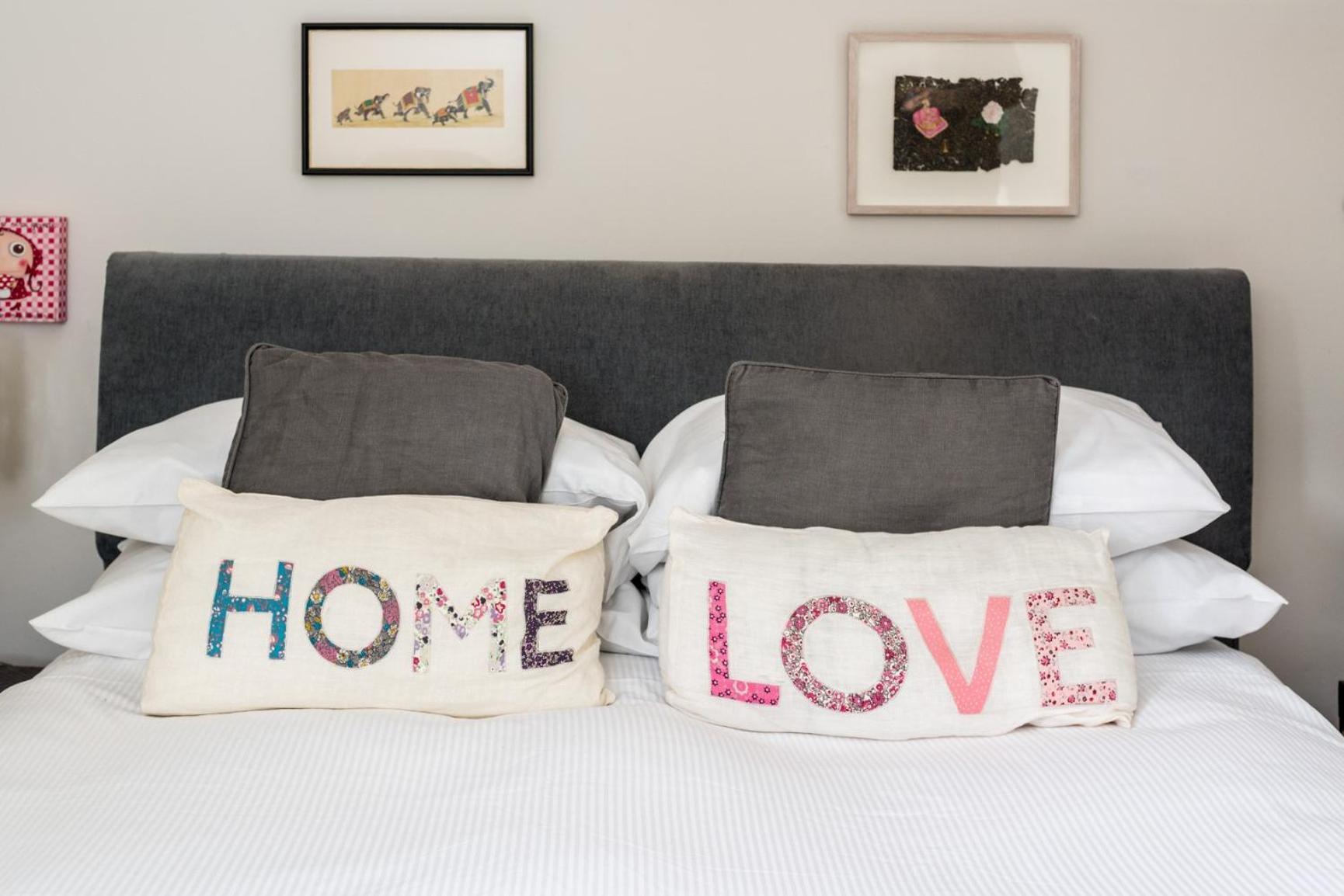 Pleasant Earl's Court Near Hyde Park By Underthedoormat Apartment London