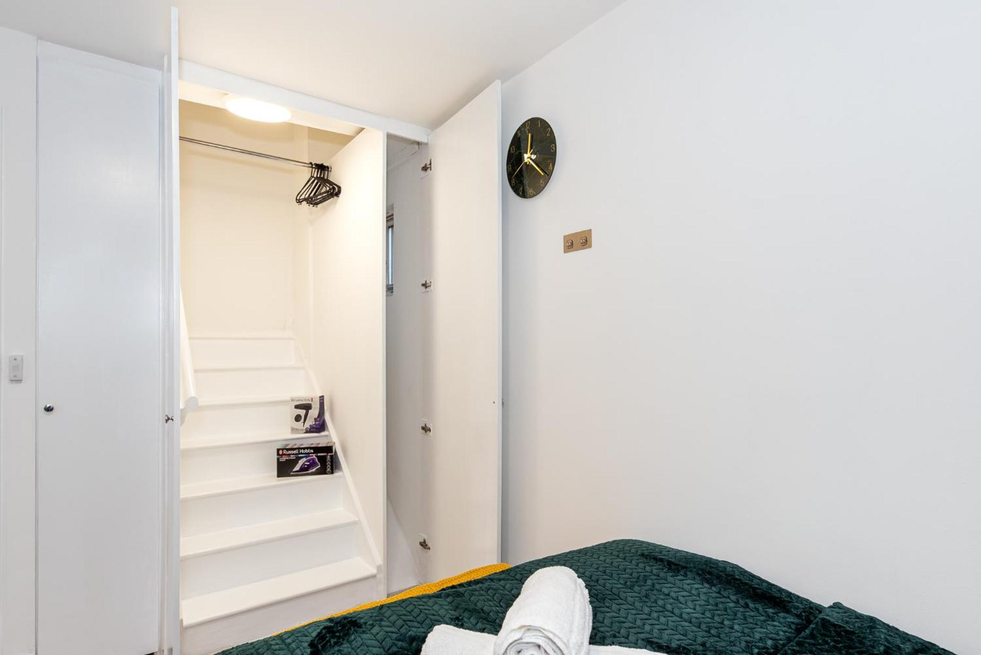 Small And Trendy 3b London