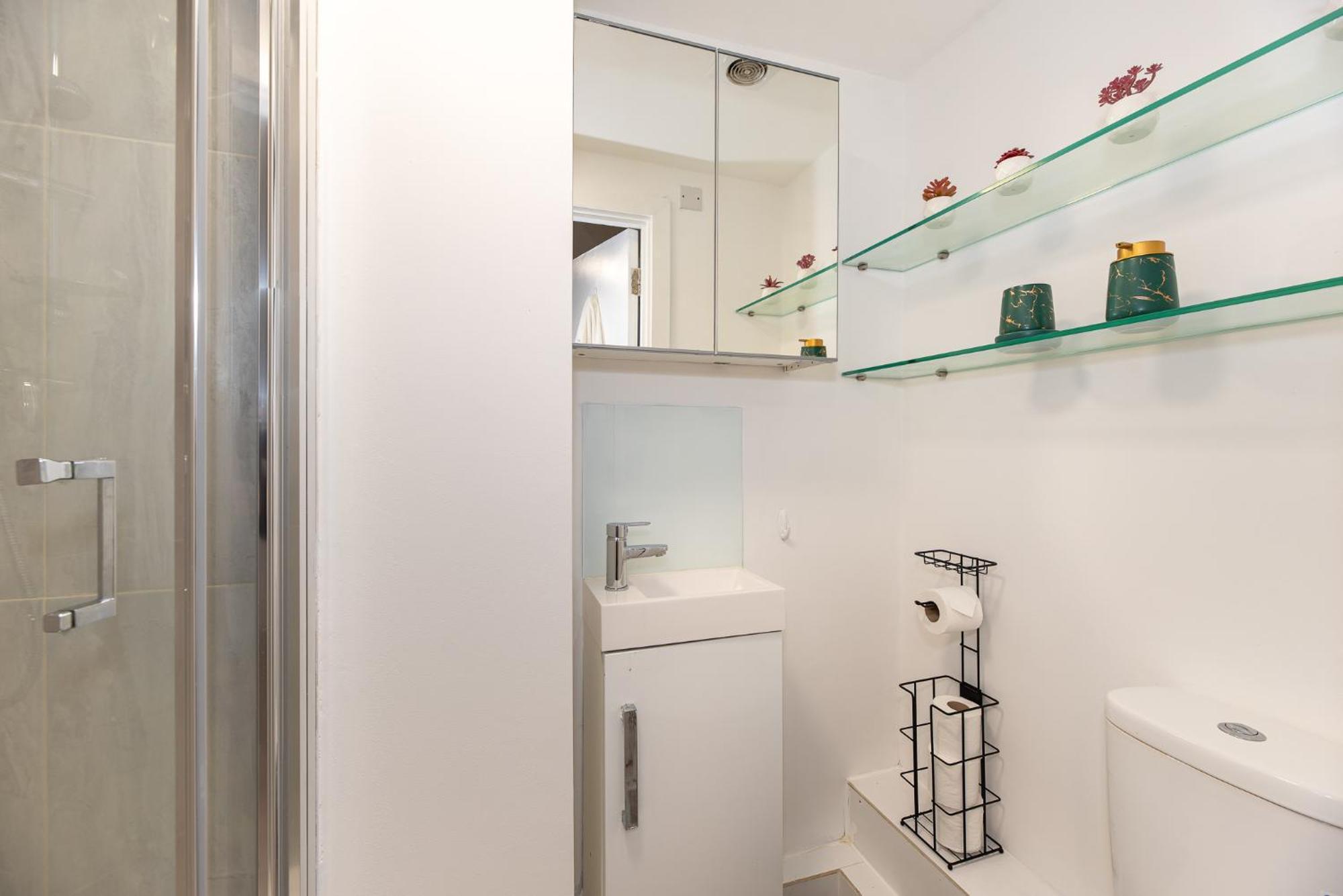 Apartment Small And Trendy 3b London