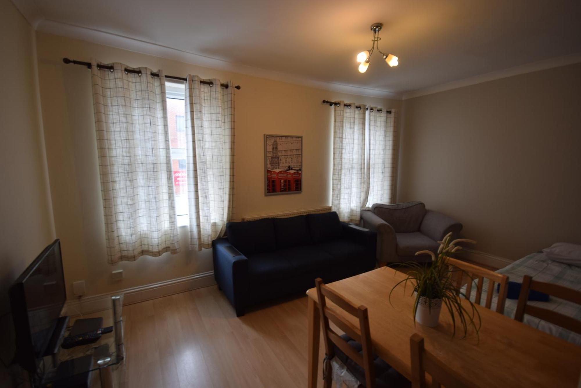 Two Bedroom Flat St Andrews Road Londres