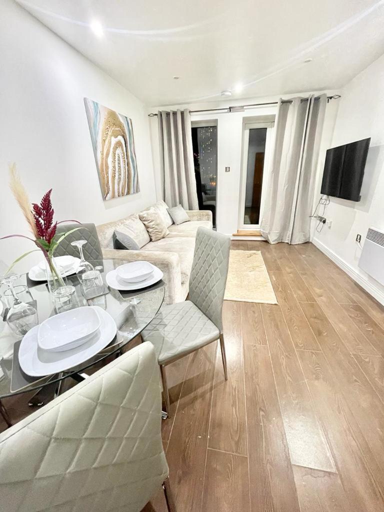 Cozy In Stratford Next To Abba Appartement *