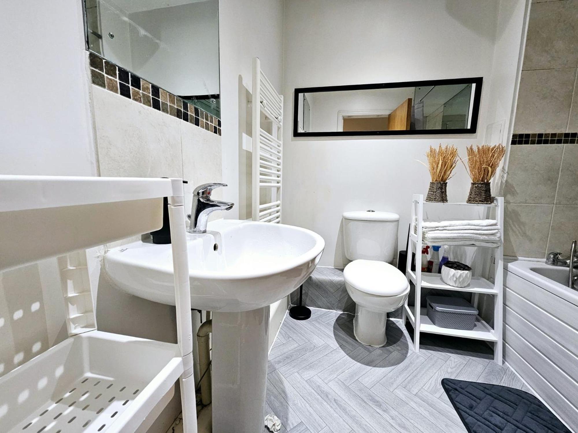 Abba Corner Apartment *