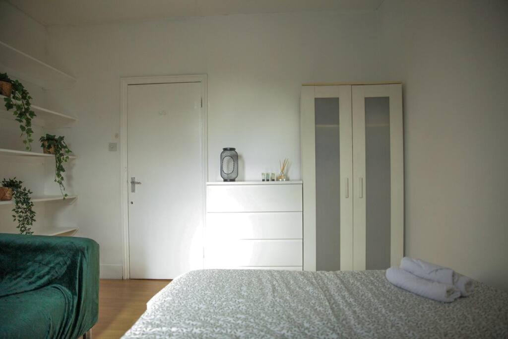 2 Bedrooms Flat In Hammersmith Appartement *