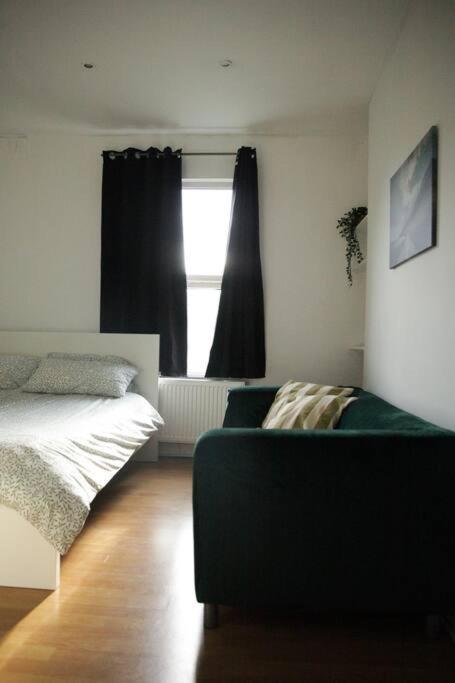 2 Bedrooms Flat In Hammersmith Londen