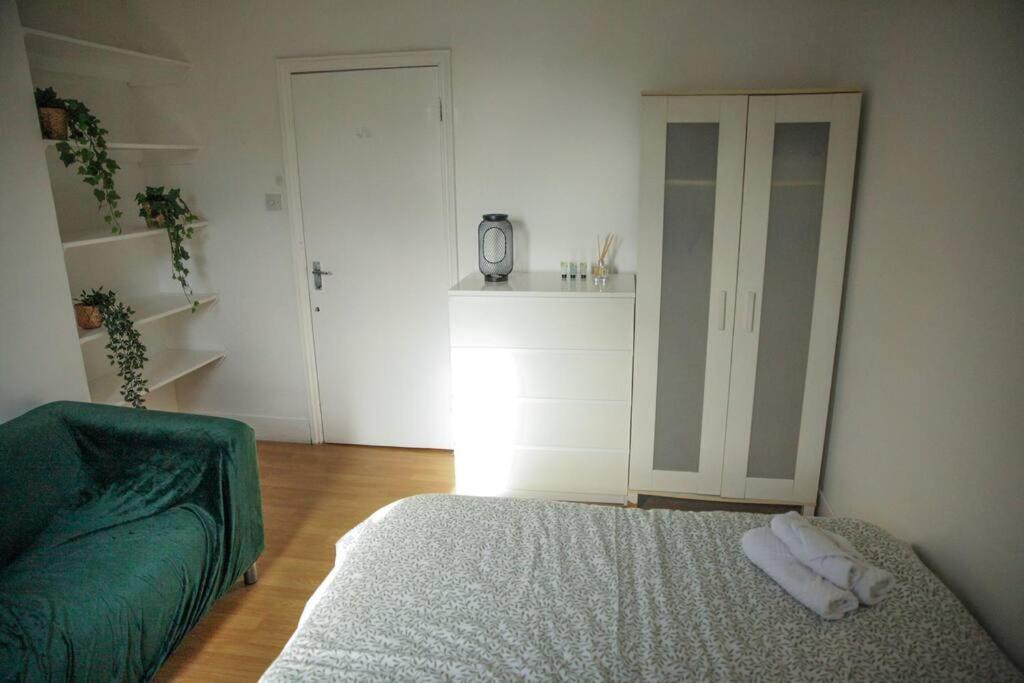 2 Bedrooms Flat In Hammersmith Appartement *