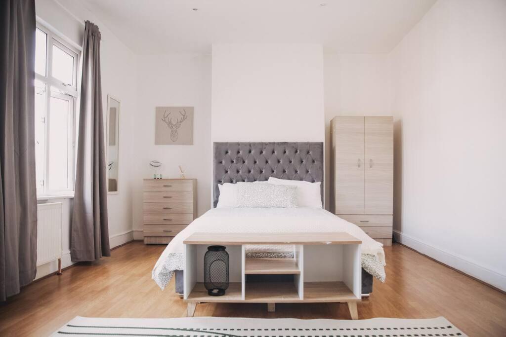 2 Bedrooms Flat In Hammersmith Appartement *