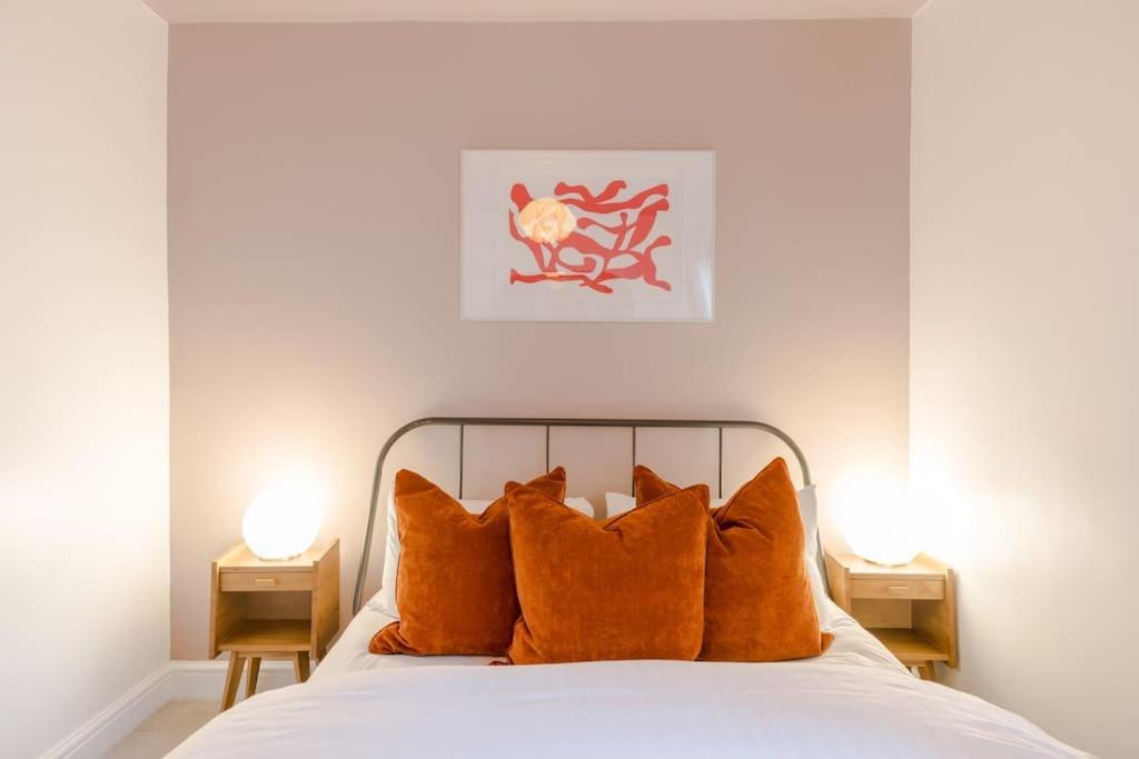 The Clissold, Two Bedroom N5 Londen
