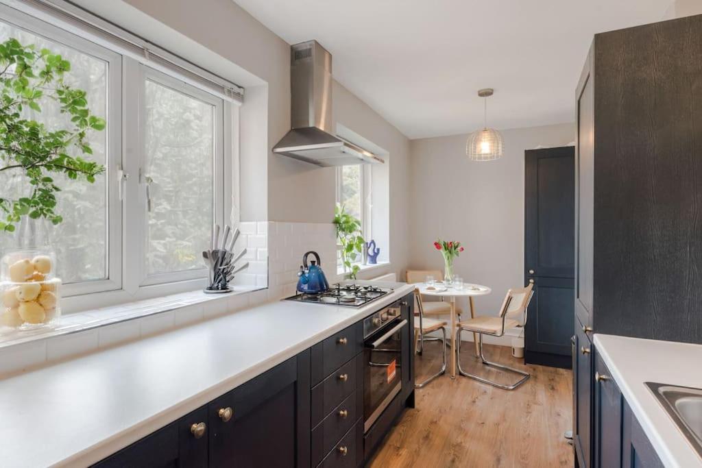 The Clissold, Two Bedroom N5 Londen