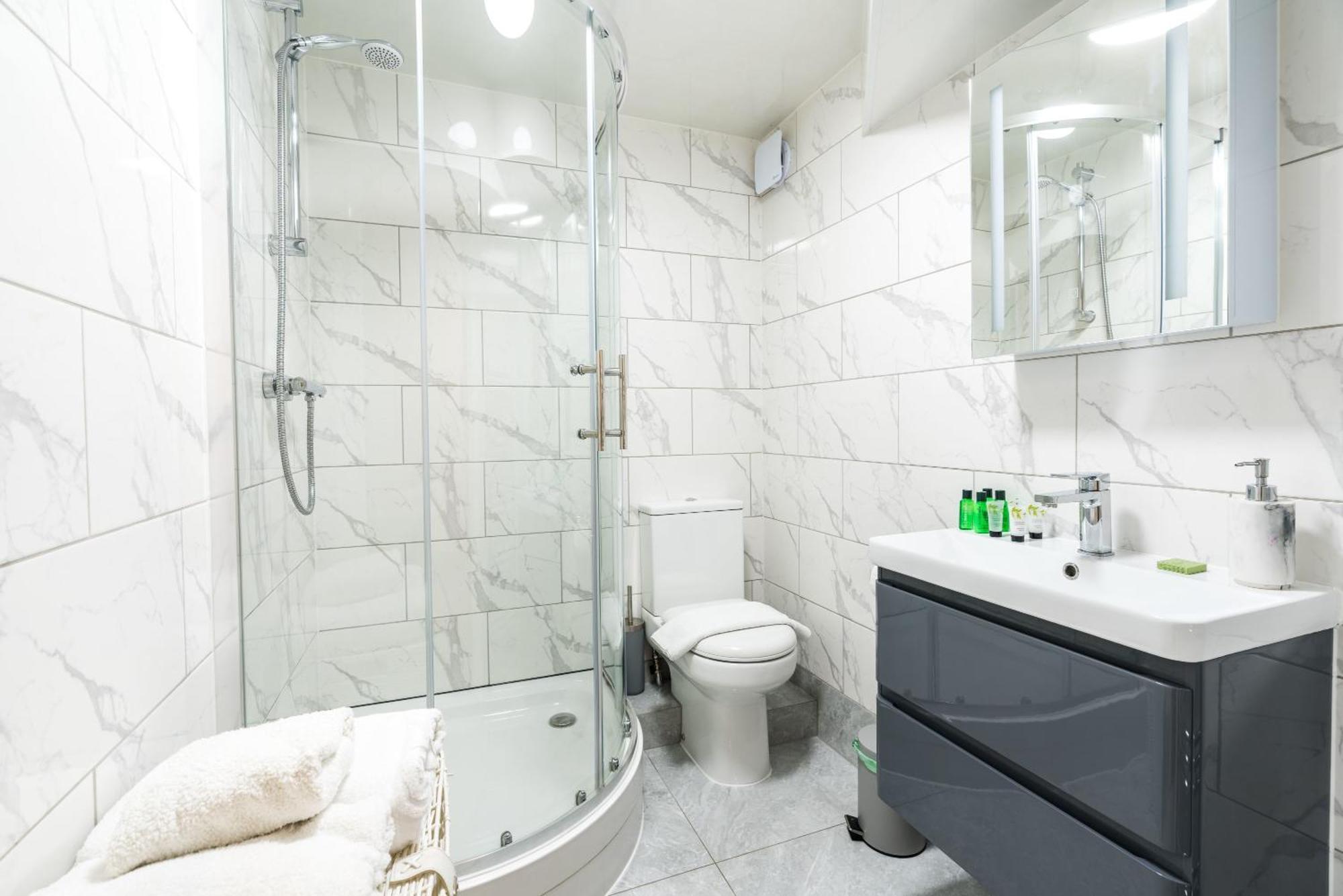 Huge Fully Equipped Studio 1 Min From Tube Station *