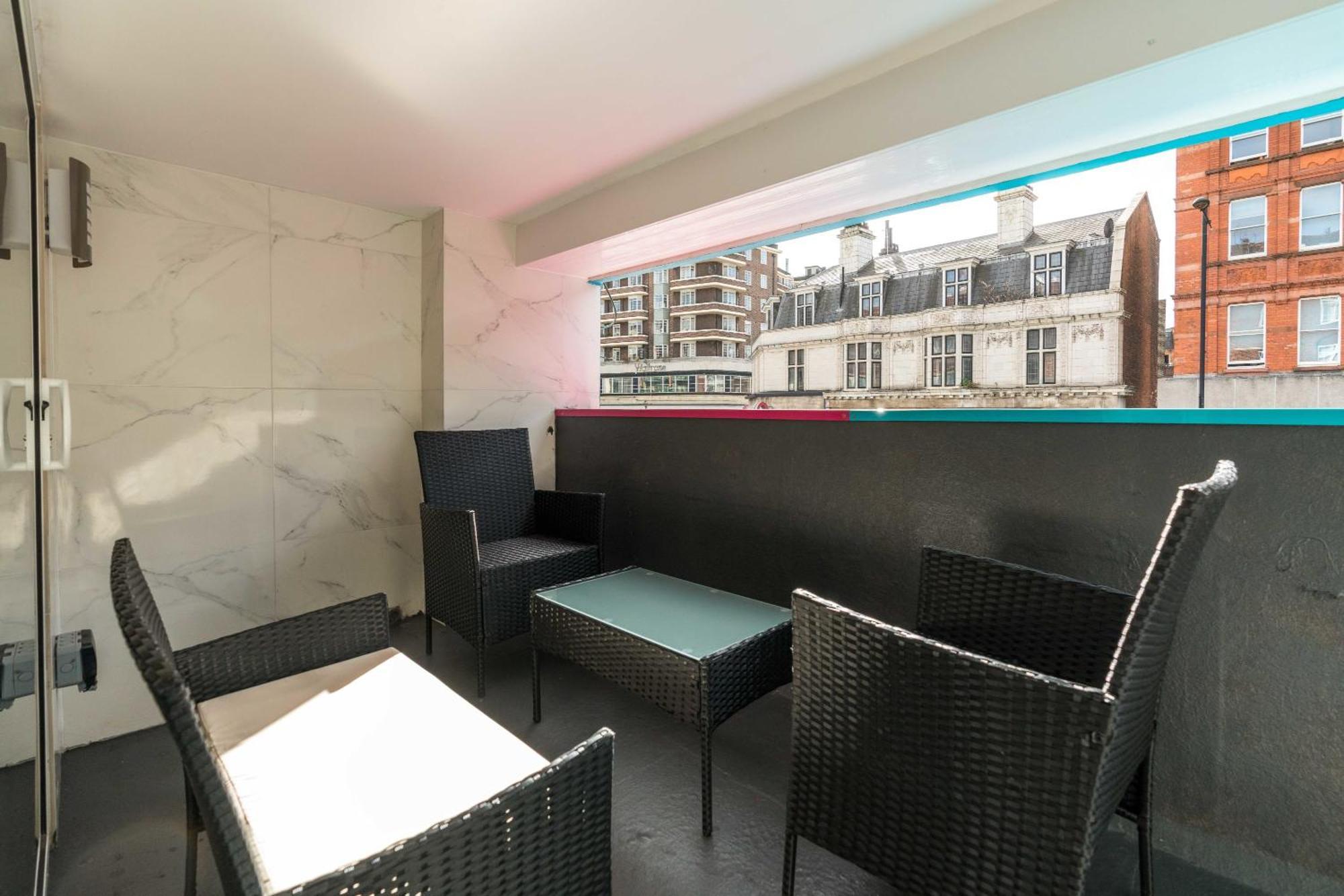 Huge Fully Equipped Studio 1 Min From Tube Station London