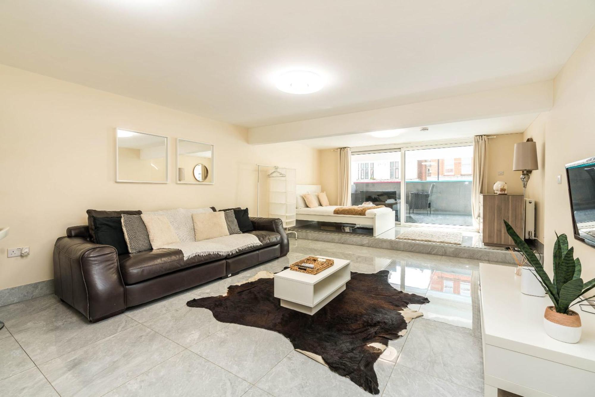 Huge Fully Equipped Studio 1 Min From Tube Station *