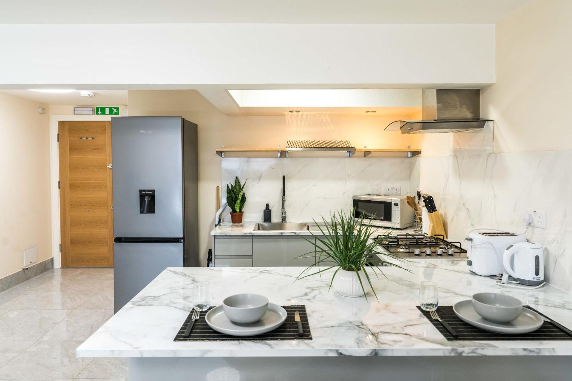 Holiday home Huge Fully Equipped Studio 1 Min From Tube Station *