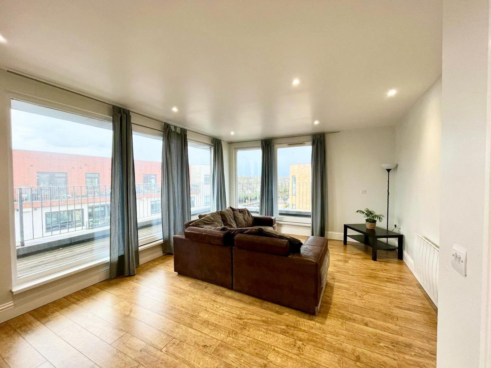 Modern Flat Near Transports * Londen