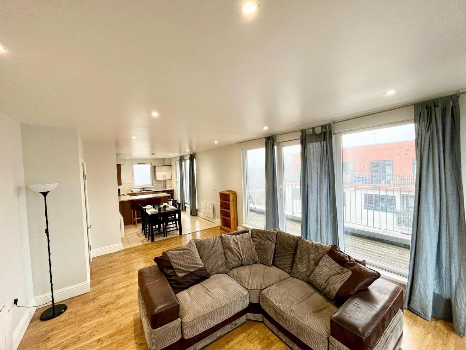 Modern Flat Near Transports Londen