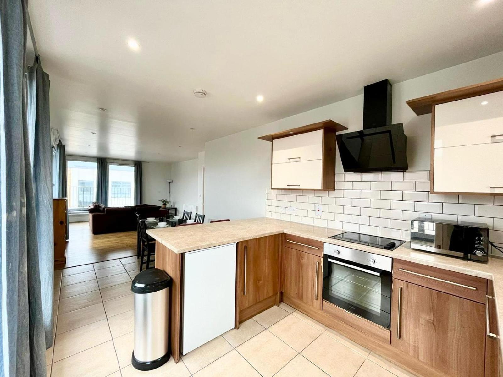Modern Flat Near Transports Appartement Londen