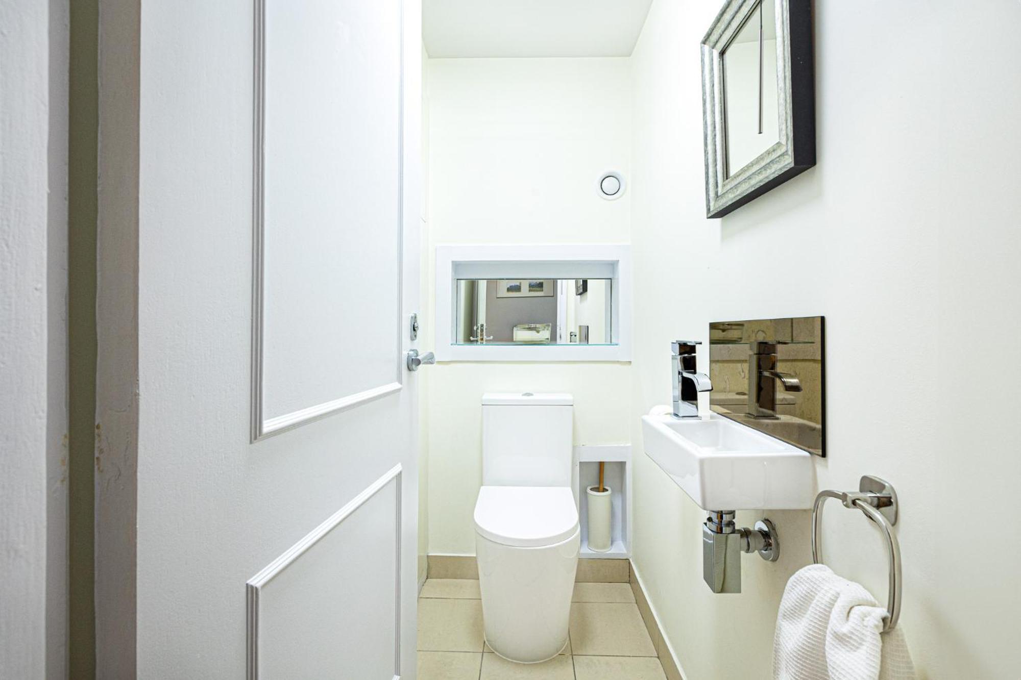 Immense Gorgeous 2br Wbalcony & Office In Chelsea
