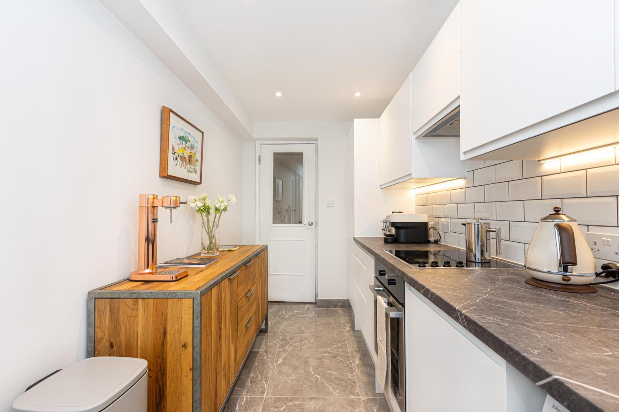 Immense Gorgeous 2br Wbalcony & Office In Chelsea Apartment