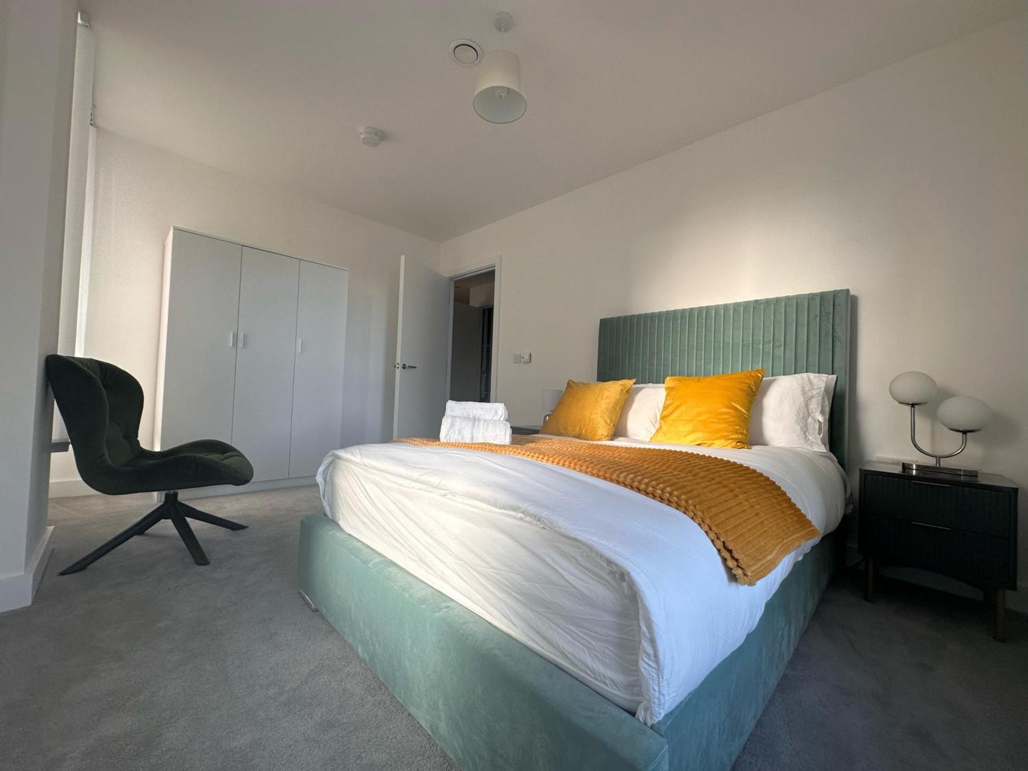 Glitz And Luxury Apartment London