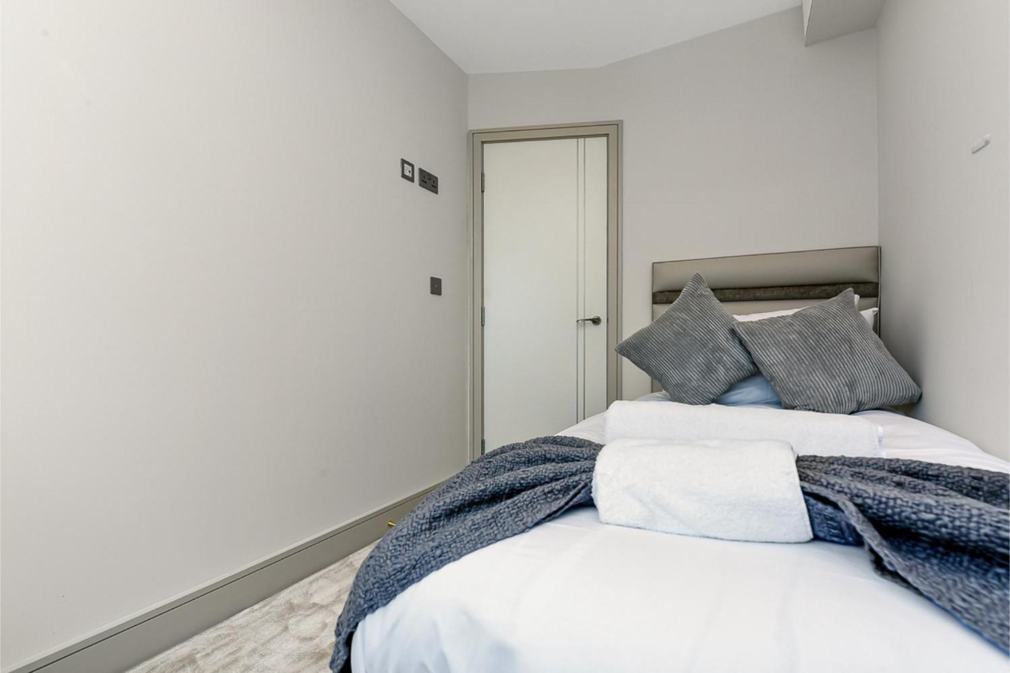 Contemporary 2 Bedroom Flat In Excellent Location! London