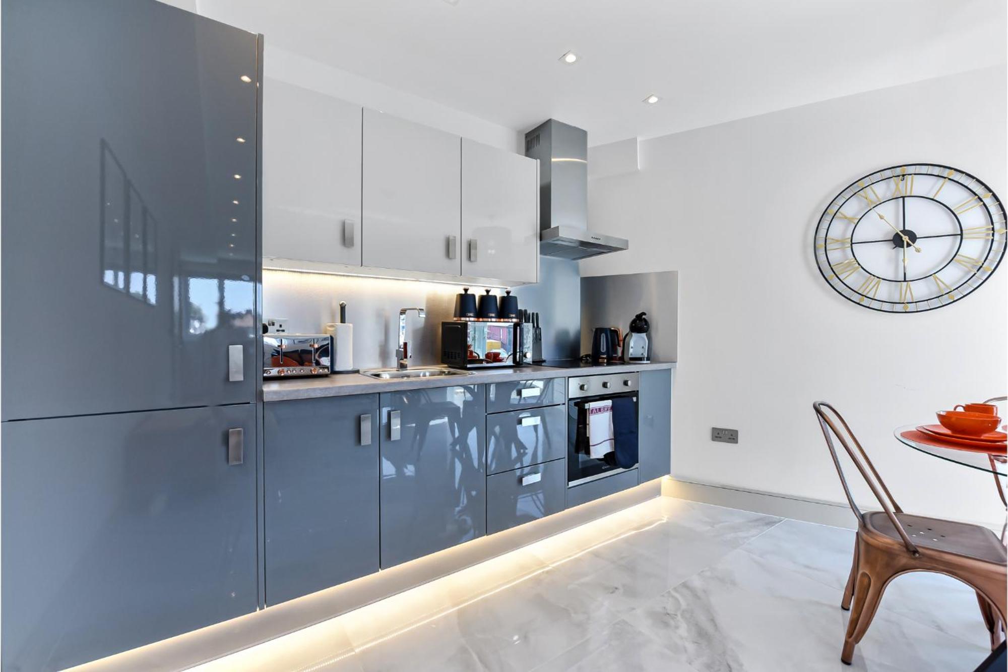Beautiful, Stylish & Modern - Great For Transport! * London