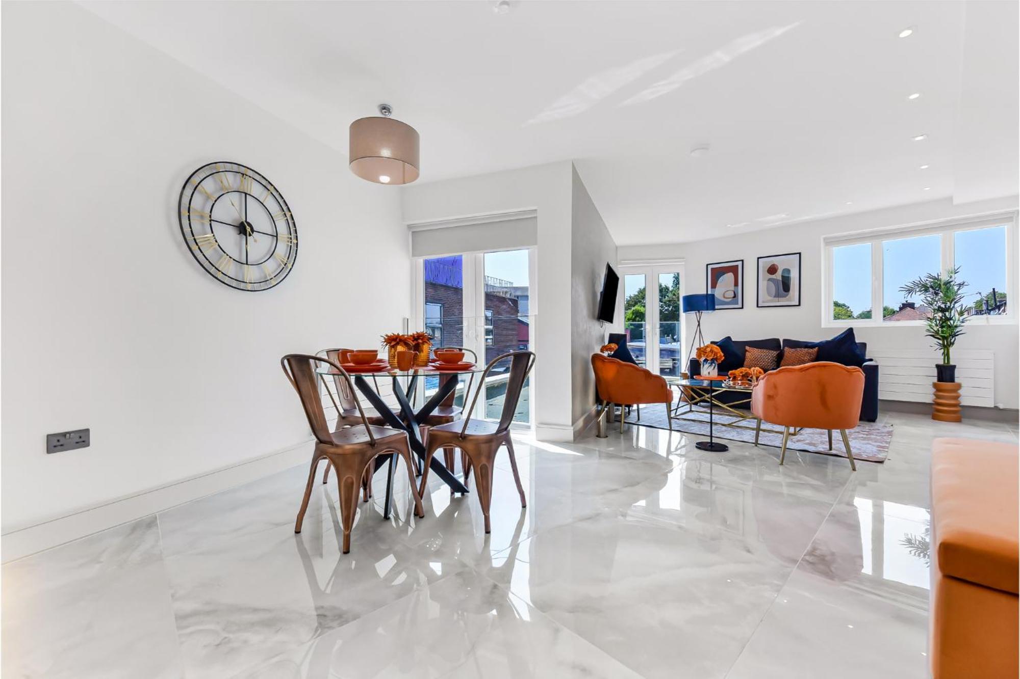 Apartment Beautiful, Stylish & Modern - Great For Transport! London